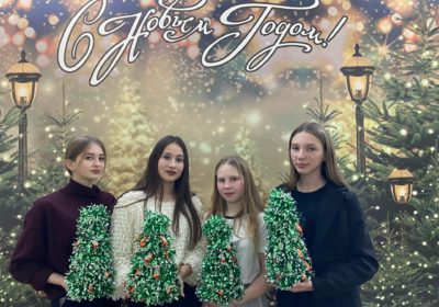 В Доме Культуры «Юность» села Верхний Ломов прошёл мастер-класс «Ёлочка из конфет»
