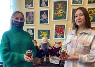 Мастер-класс для работников учреждений культуры Нижнеломовского района по изготовлению «Цветов из фоамирана»